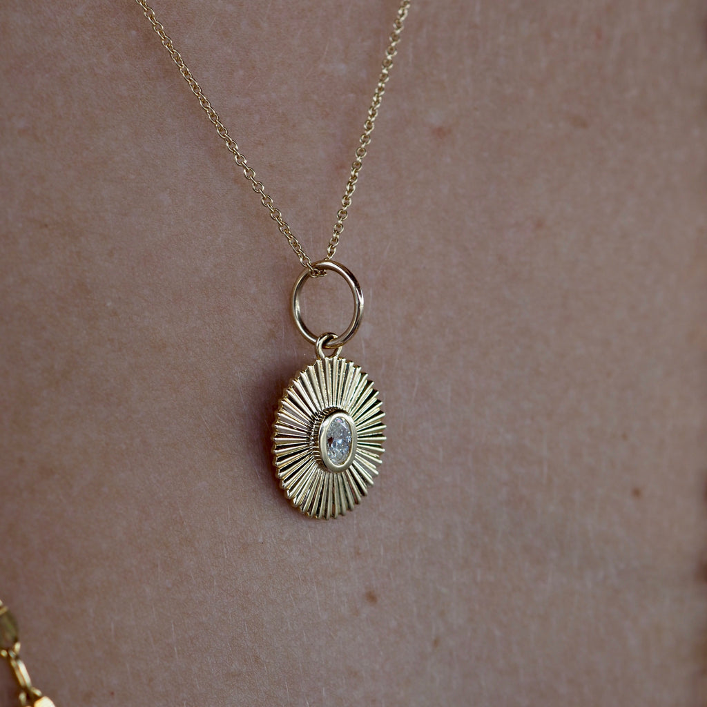 BIANCA OVAL FLUTED DISC PENDANT NECKLACE