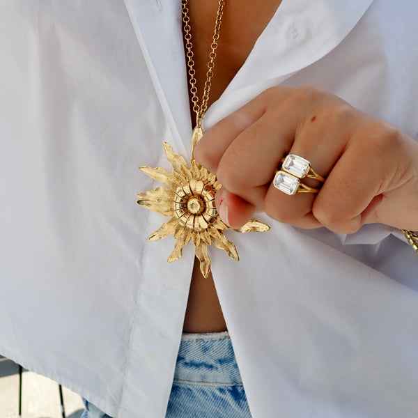 CLAIRE STATEMENT FLOWER STATEMENT NECKLACE