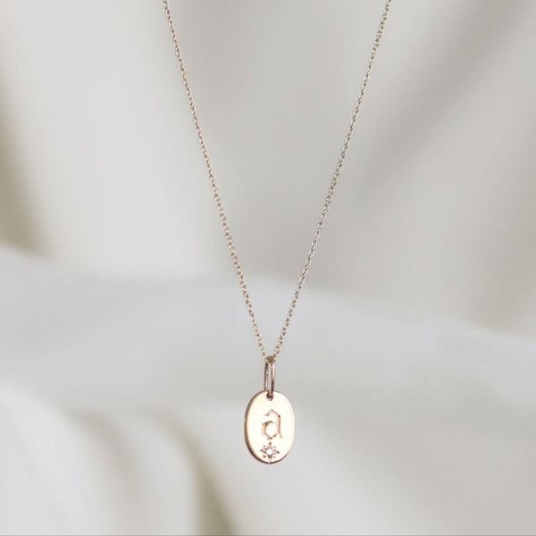 AIMEE OVAL DISC INITIAL NECKLACE