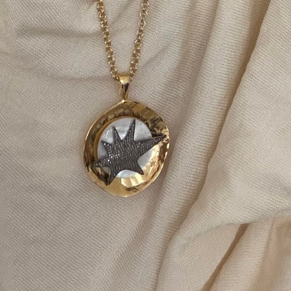 LINDSAY SCULPTURAL BURST DISC NECKLACE
