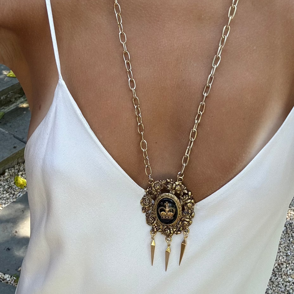 QUEEN TRIPLE DROP NECKLACE