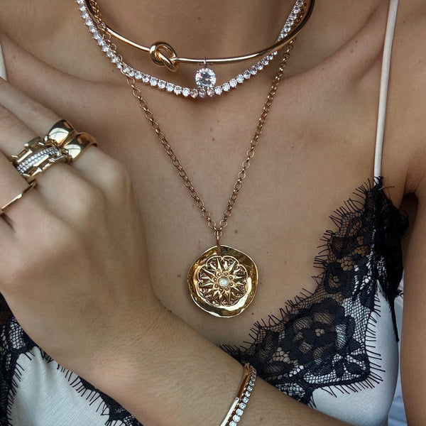 SHASHI KNOT NECKLACE CUFF