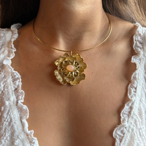 ROSIE EIGHT LEAF PETAL FLOWER PENDANT NECKLACE