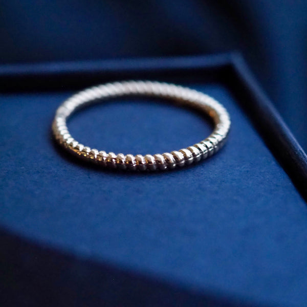 SHELBY COIL TWIST Ring