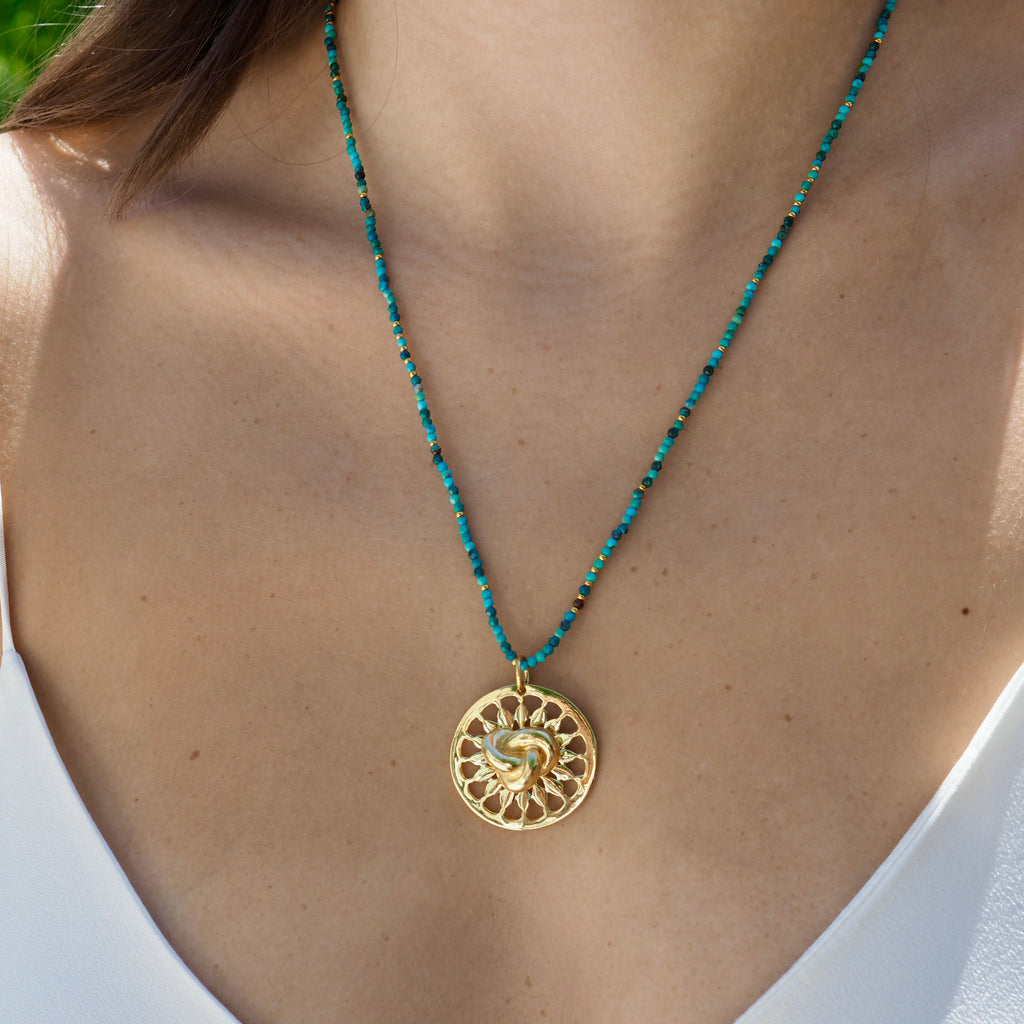 LINDSEY MARI KNOT DISC NECKLACE