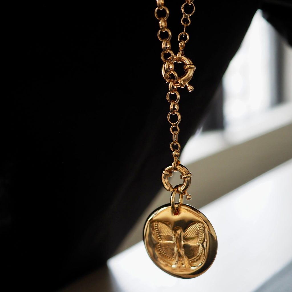SAMARA BUTTEREFLY DISC NECKLACE  -  1-1/2"