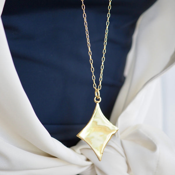 SPECIAL DIAMOND SHAPED NECKLACE