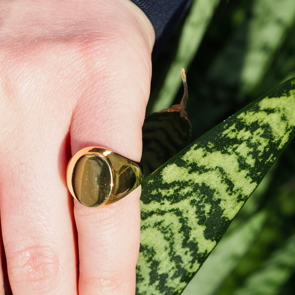 CORA OVAL SIGNET RING