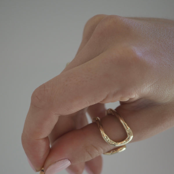 LIZY OPEN LOOP RING