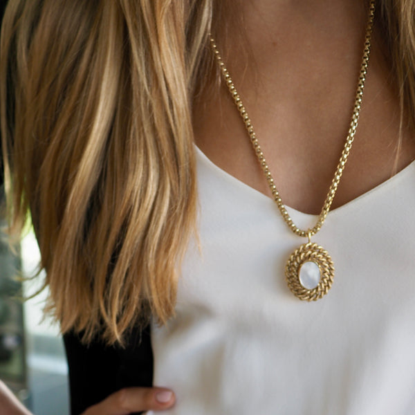 GINA  TRIPLE ROPE MOTHER  OF PEARL