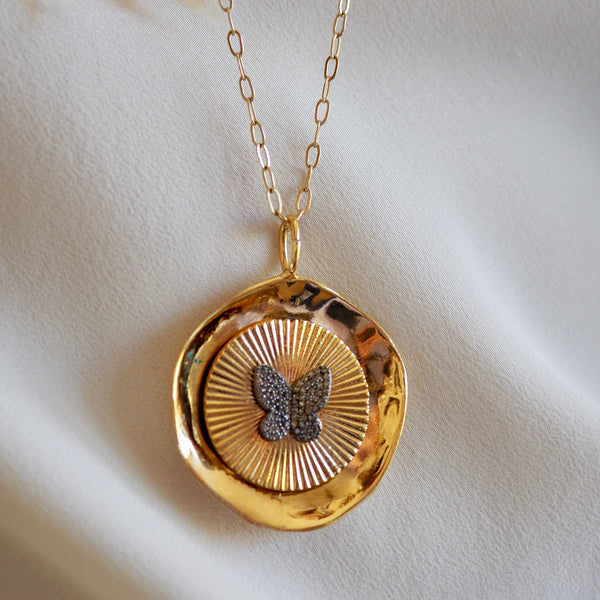 LIVEE FLUTED BUTTERFLY DISC NECKLACE