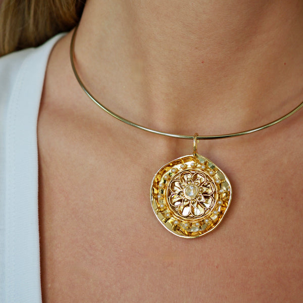 JESS MOTHER OF PEARL DOTTED RIM DISC NECKLACE