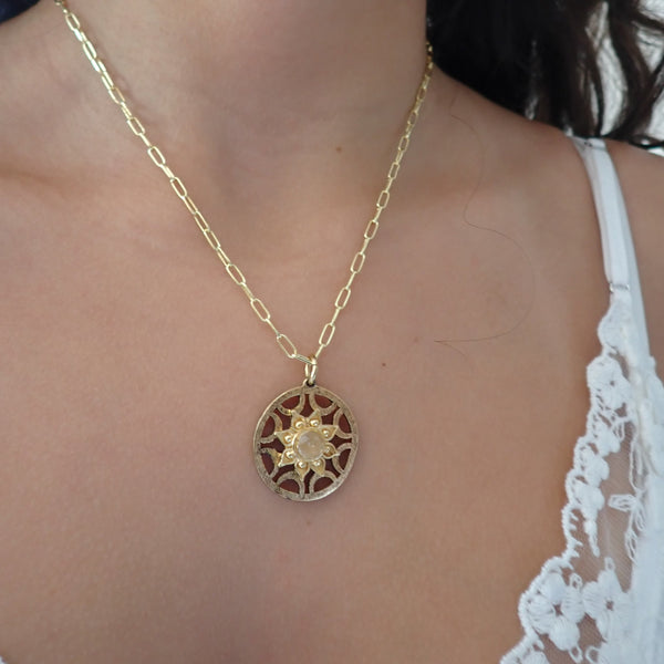 CASEE PINWHEEL DISC NECKLACE