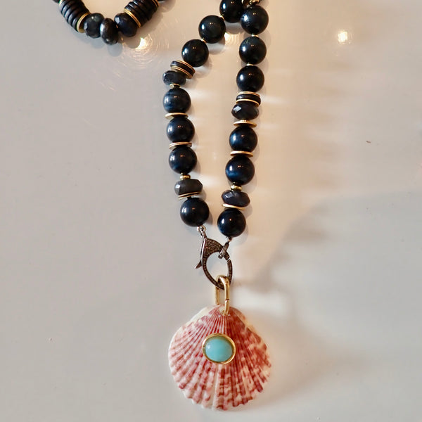 HILLARY SHELL PENDANT NECKLACE