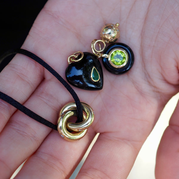 KINSLEY ONYX HEART WITH EMERALD STONE NECKLACE
