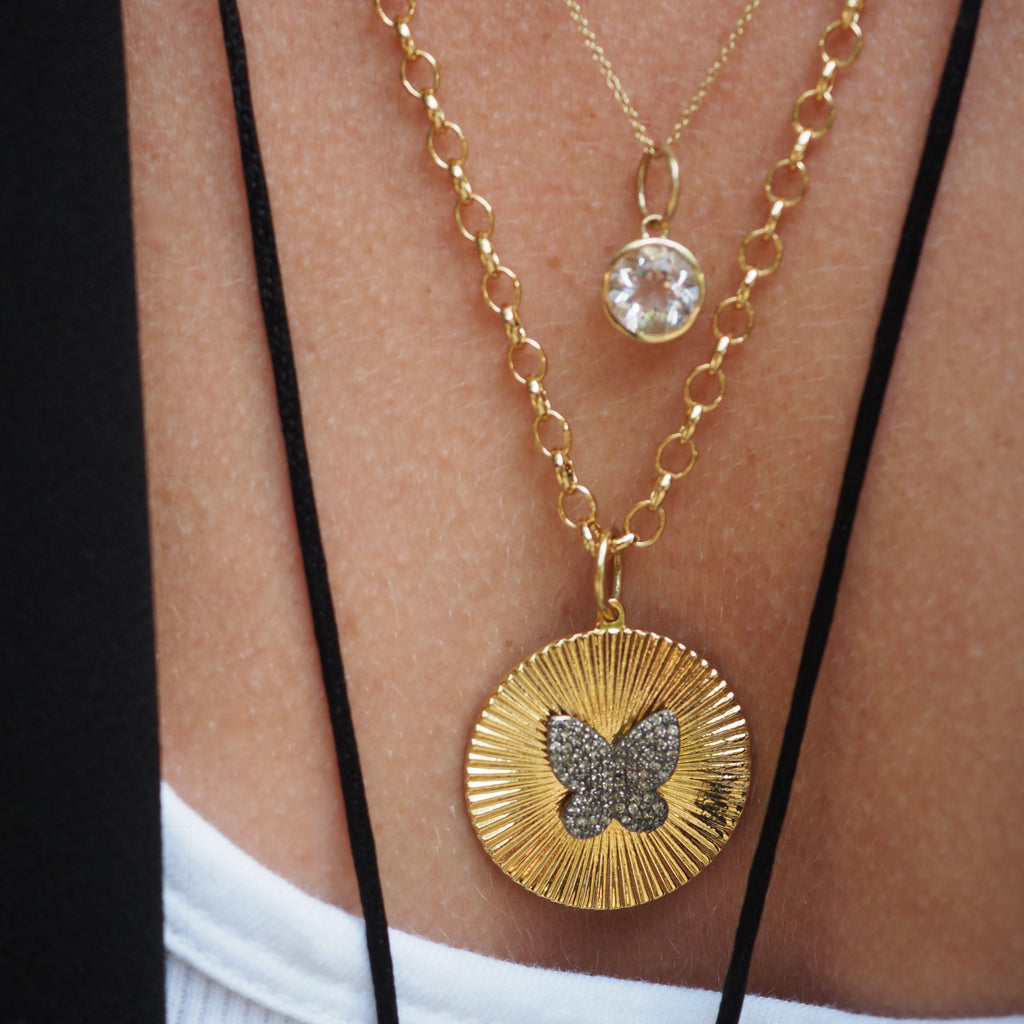 LIVIE  FLUTED BUTTERFLY DISC NECKLACE