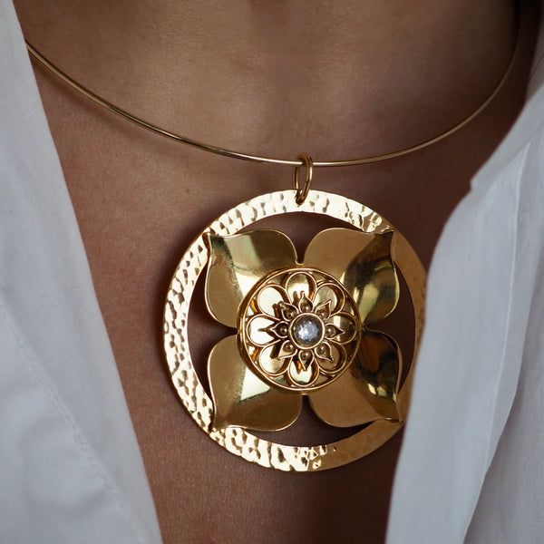 NADDIE STATEMENT FLOWER NECKLACE