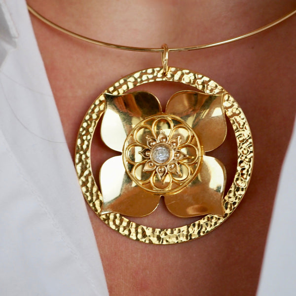 NADDIE STATEMENT FLOWER NECKLACE