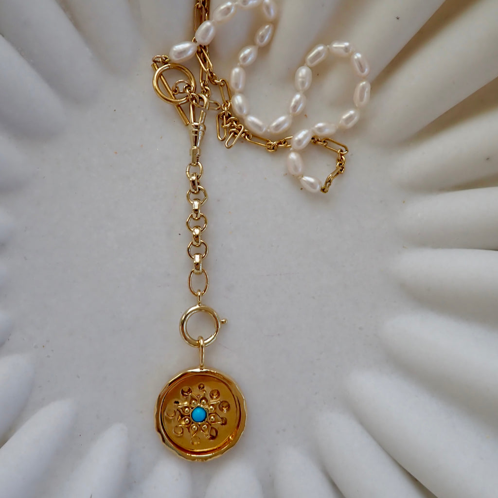 HAYLEY PEARL DROP NECKLCE