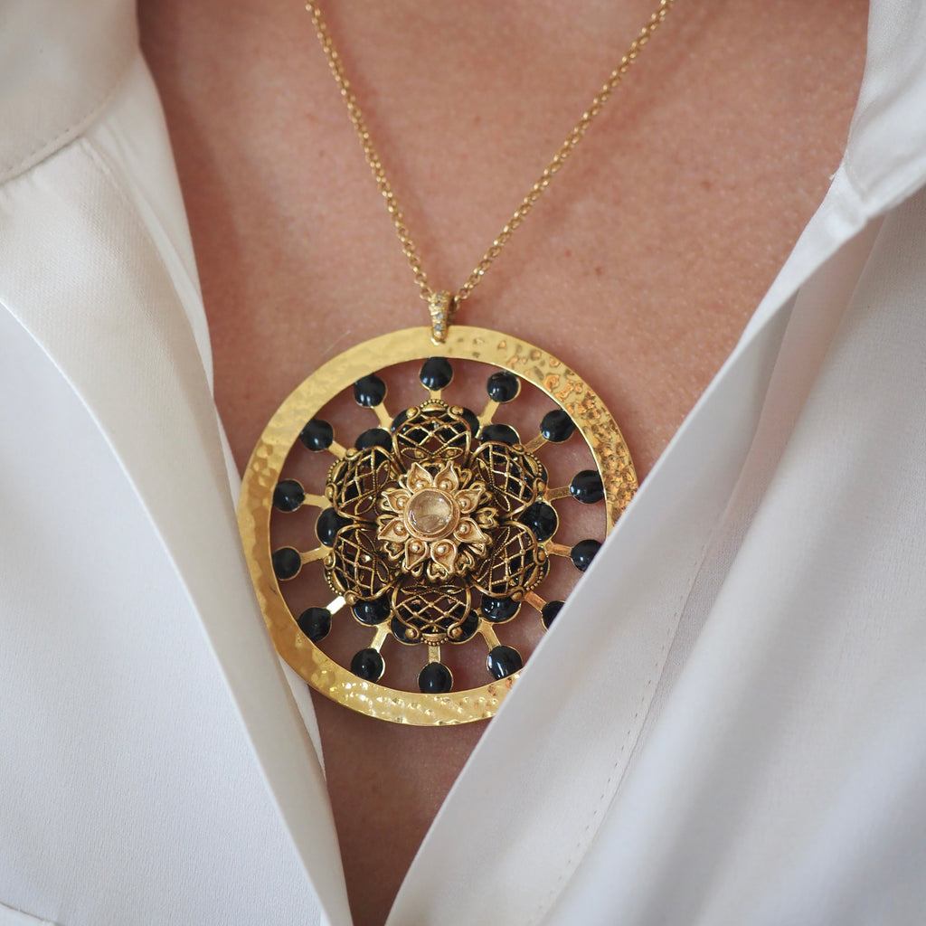 HARLEY CIRCLE FLORAL  BURST NECKLACE