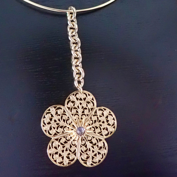 HADLEY BURST FILAGREE FLOWER ON NECK WIRE