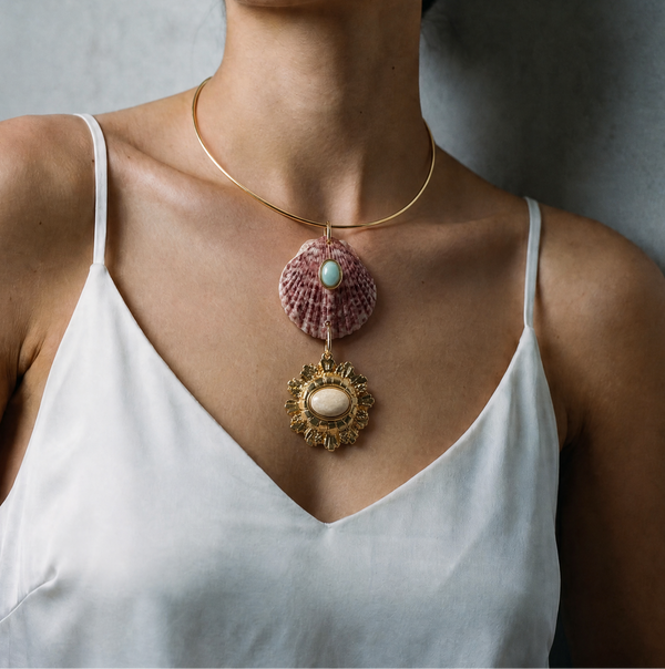 ARLO  SHELL DROP  STATEMENT NECKLACE