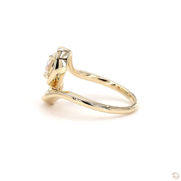 LAINIE SWIRL ROUND LAB DIAMOND RING