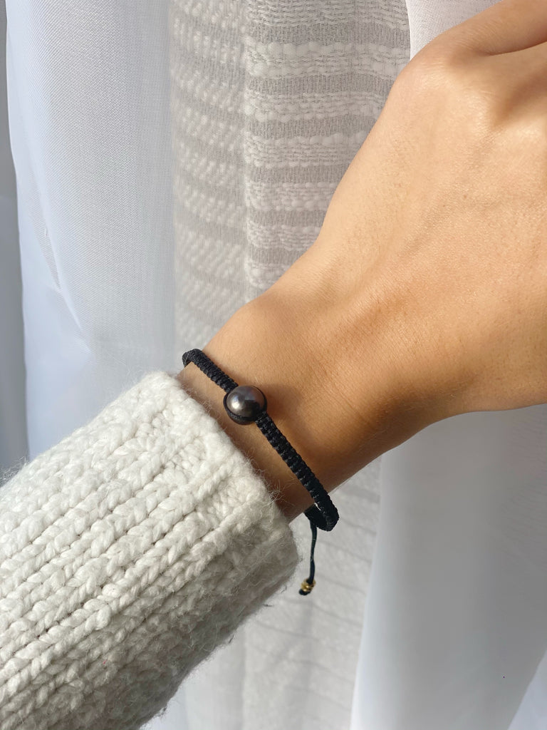 MOTHER OF PEARL Macrame Bracelet