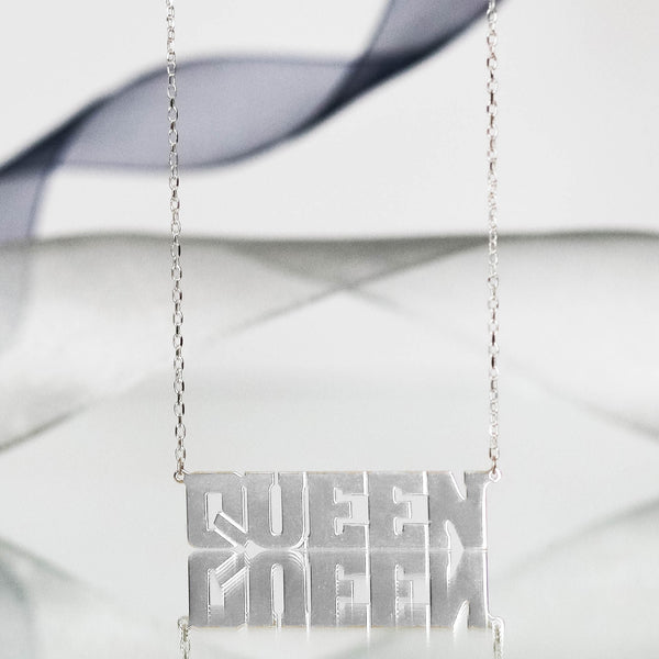 QUEEN STATEMENT NECKLACE