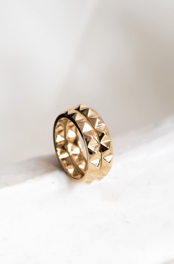 LUCIE GOLD PYRAMID RING