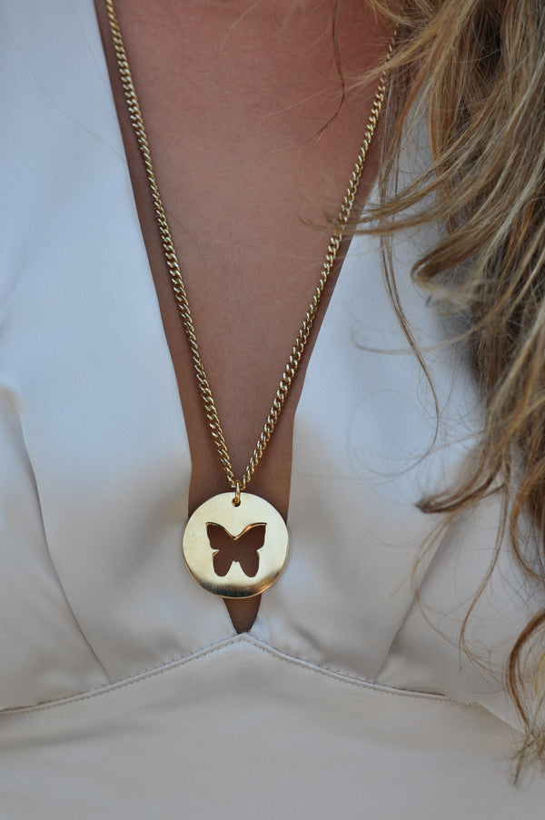 SHIRA BUTTERFLY CUTOUT DISC NECKLACE