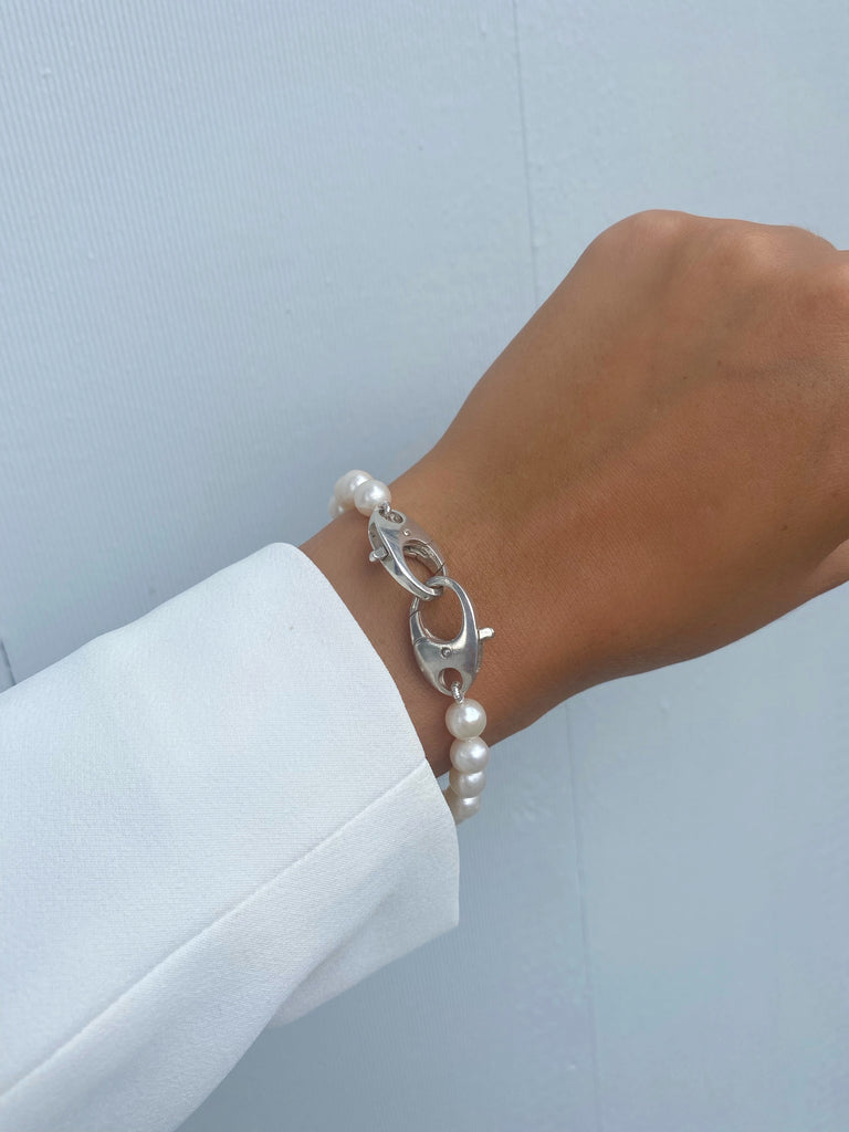 LILLIA Pearl Double Closure Bracelet