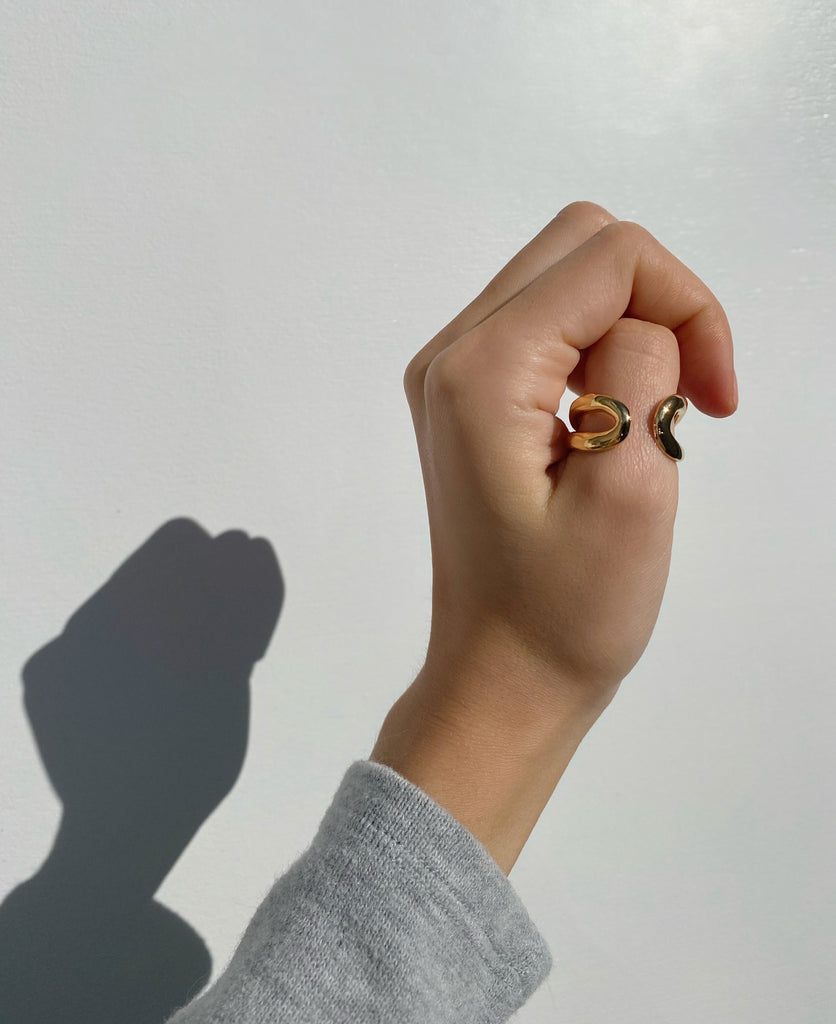 BRYNN Loop Ring