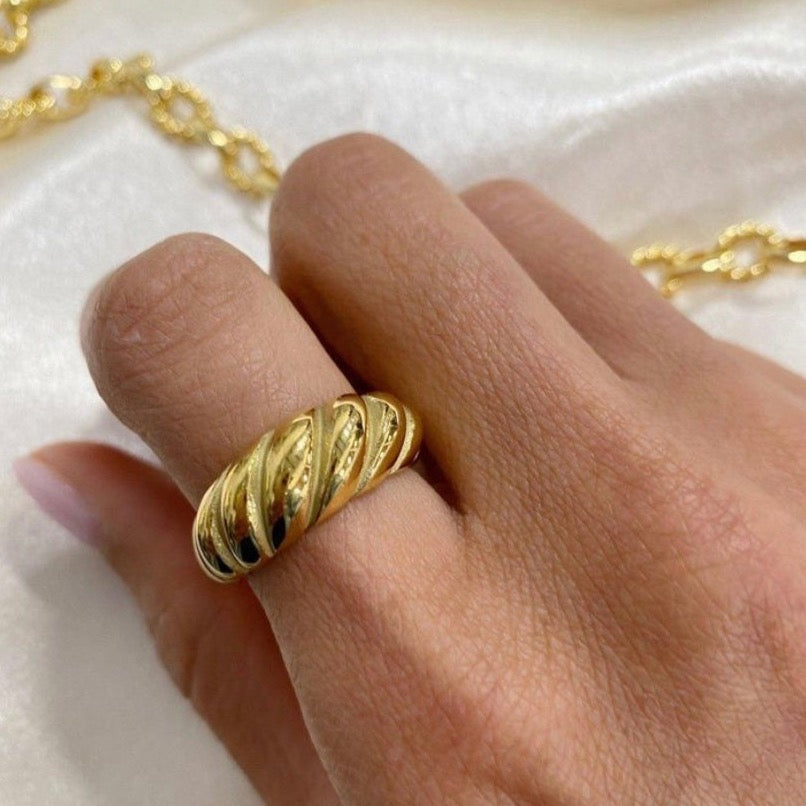 MARLEE Croissant Ring