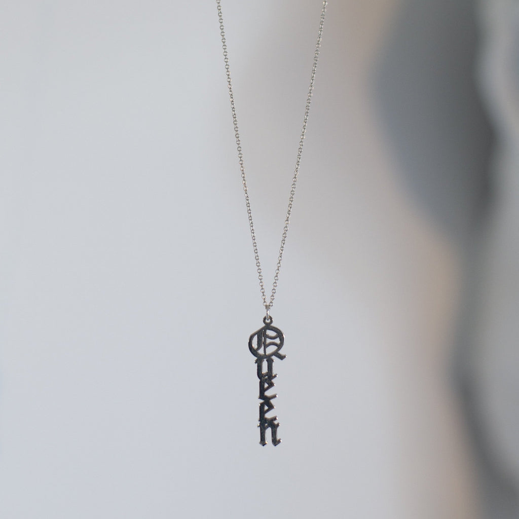 QUEEN DROP NECKLACE