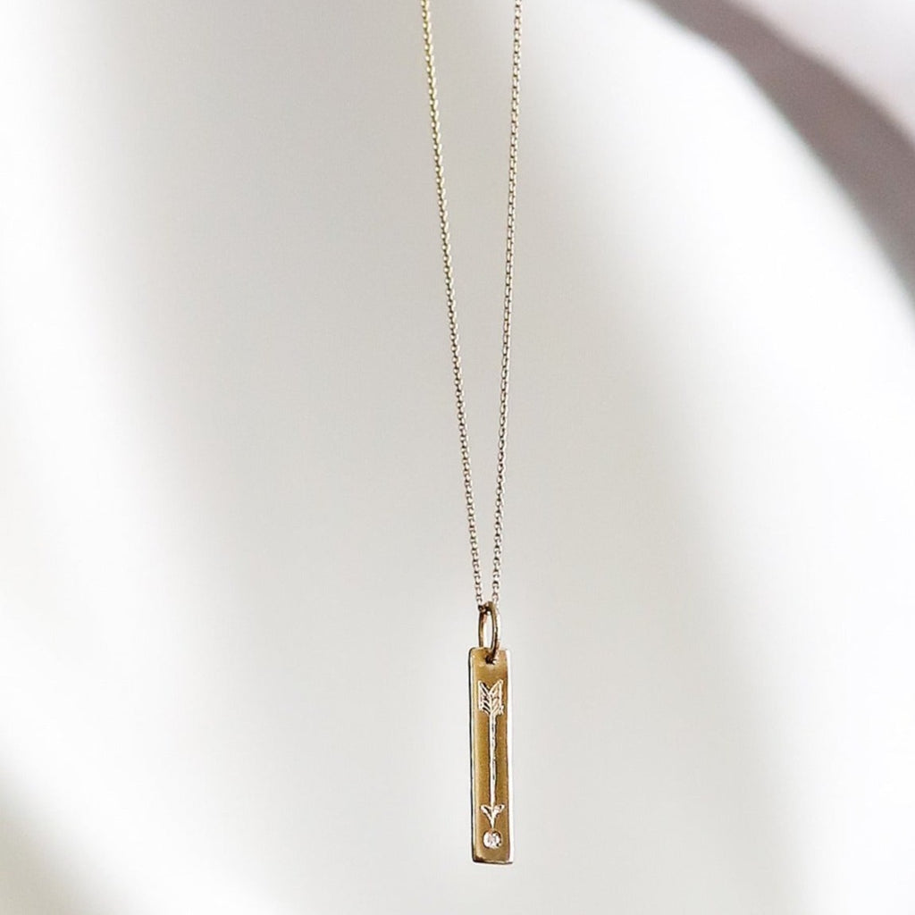 BAYLEE ARROW BAR NECKLACE